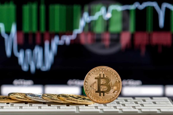 Comment fonctionnent les prop firms spécialisées dans la crypto-monnaie ?